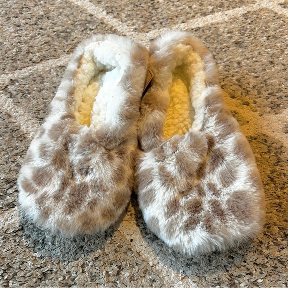 Slipper Socks With Grippers S/M (5-7) White with Taupe Spots NWT - Picture 8 of 9